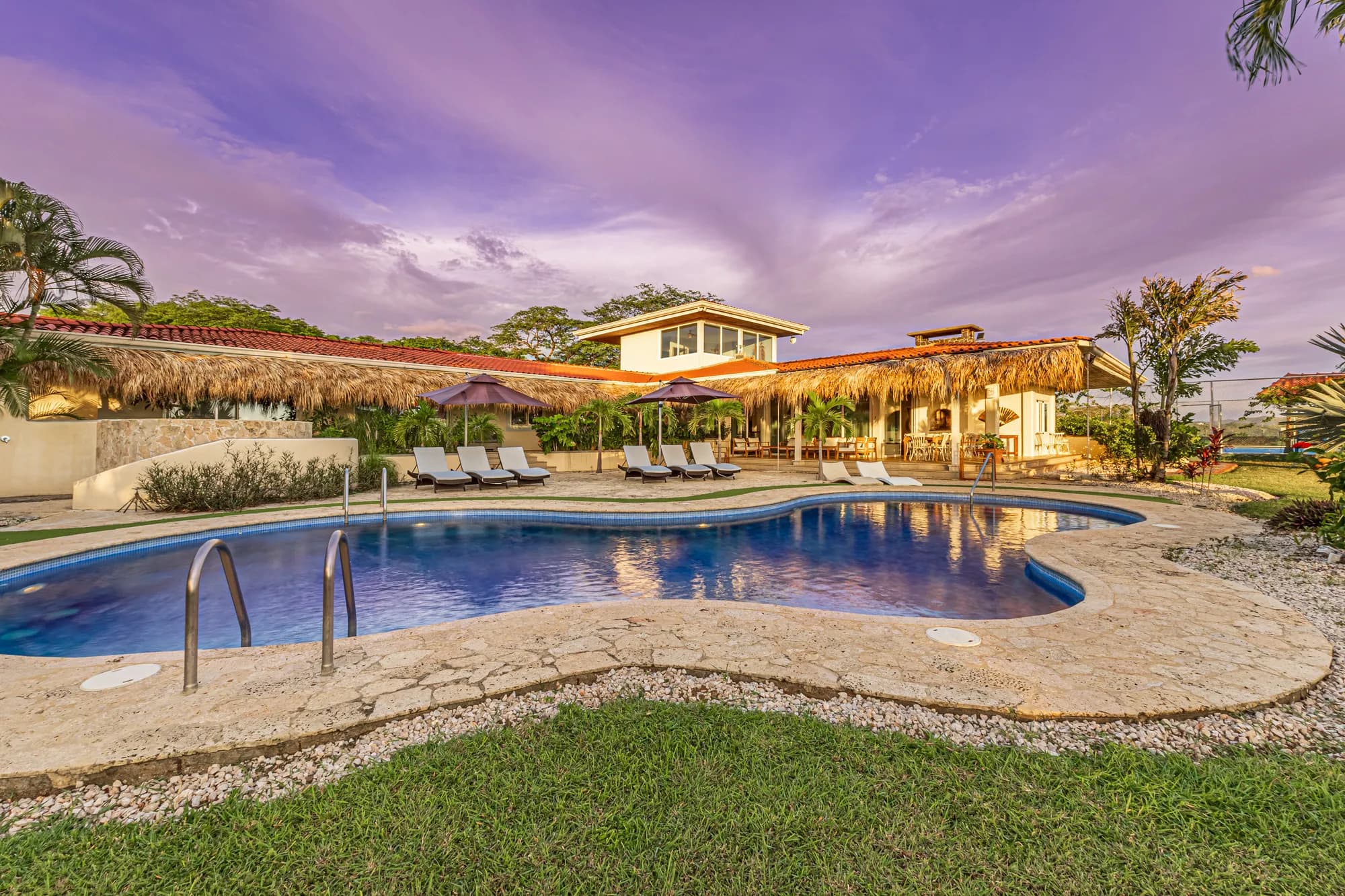 Casa Colinas — the pool and terrace under a violet sky